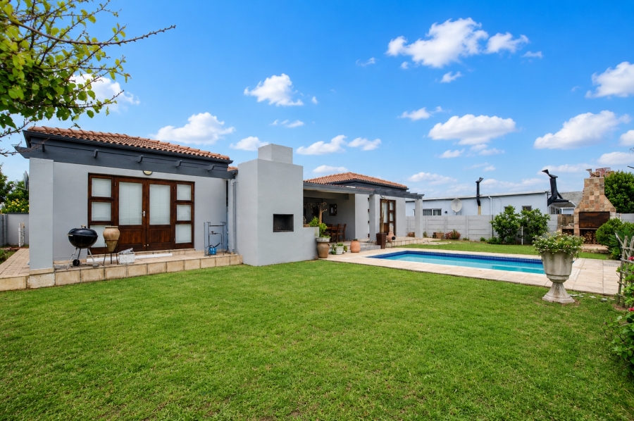 4 Bedroom Property for Sale in Yzerfontein Western Cape